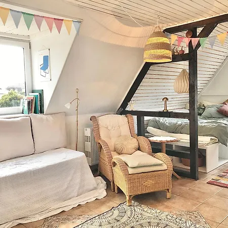 Gemuetliches Studio Im Dachgeschoss Fuer 2 Personen Nahe Elbe In Wedel *