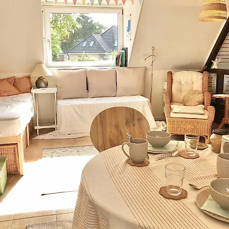 Gemuetliches Studio Im Dachgeschoss Fuer 2 Personen Nahe Elbe In Wedel Apartment
