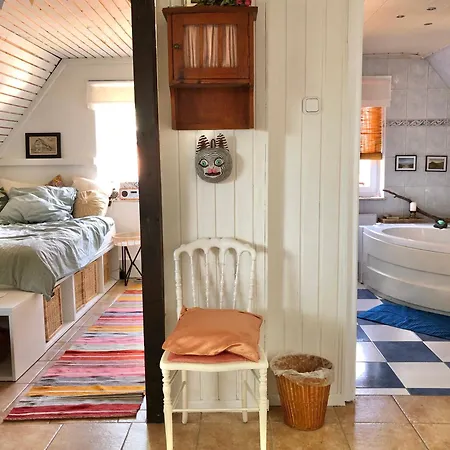 Gemuetliches Studio Im Dachgeschoss Fuer 2 Personen Nahe Elbe In Wedel Apartment