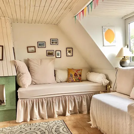 Gemuetliches Studio Im Dachgeschoss Fuer 2 Personen Nahe Elbe In Wedel Apartment